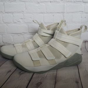 Nike Lebron Soldier 11